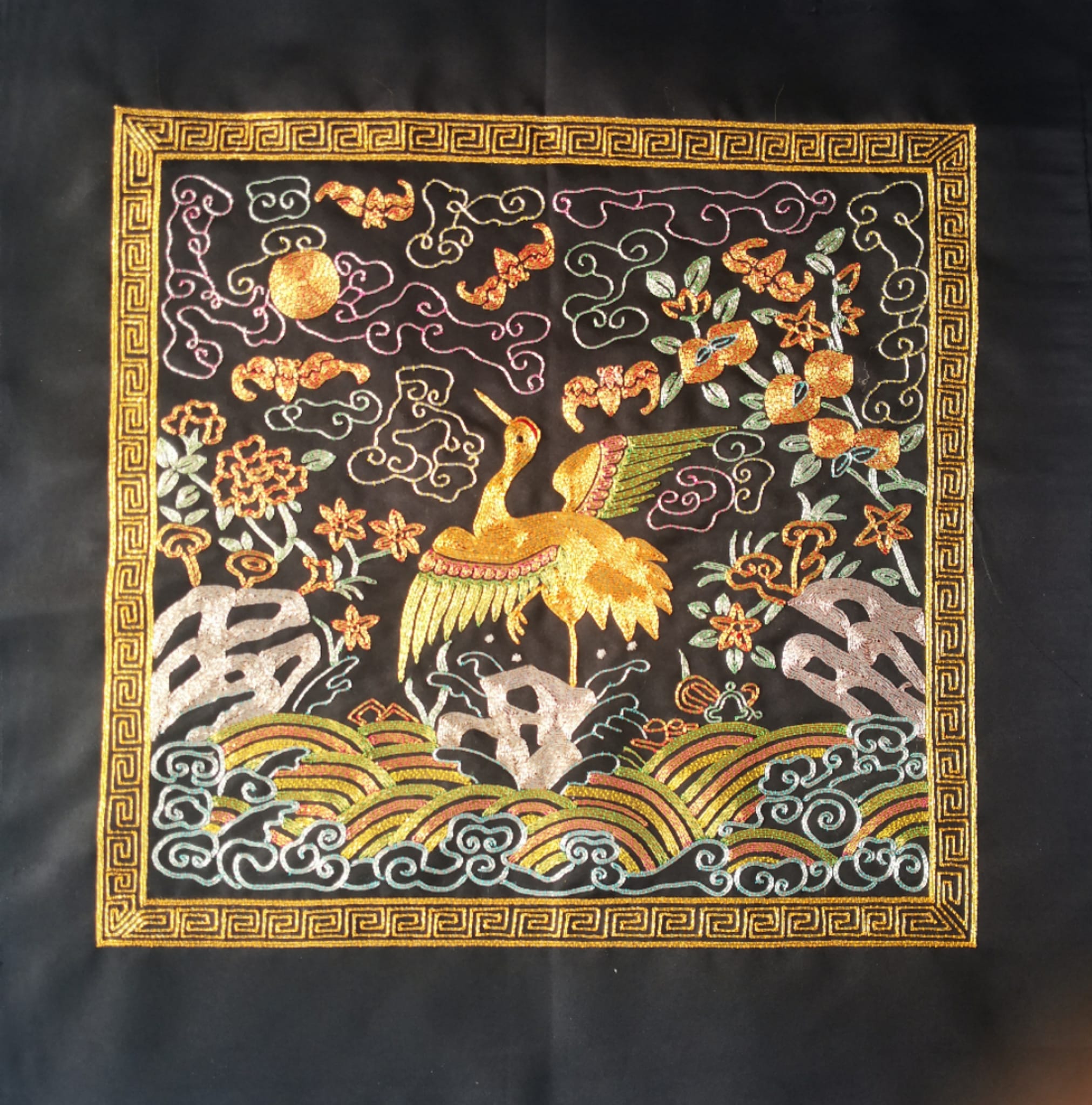 Mending embroidered with pure gold embroidery thread1